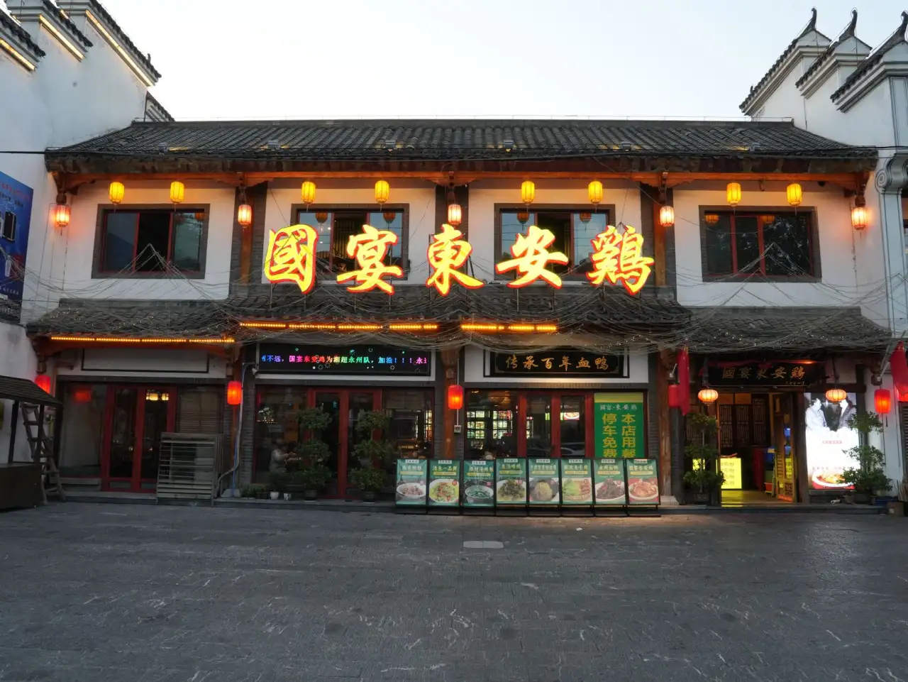 重庆商务男装定制面料选购指南:精纺羊毛与混纺工艺对比正文配图 1