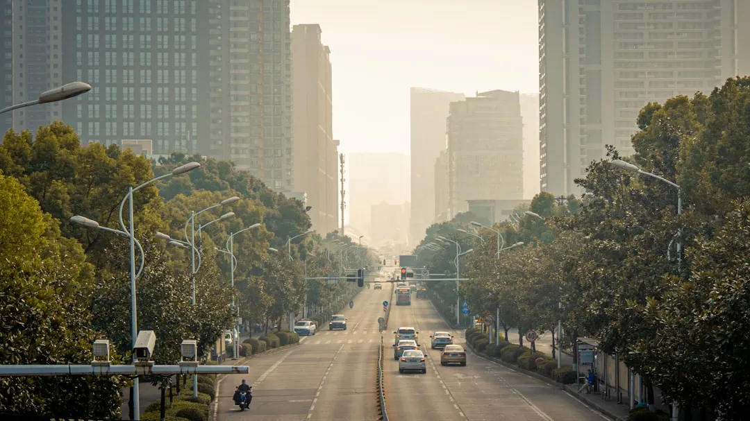 千娱音商务男装产品参数对比:经典款与轻奢款的工艺差异